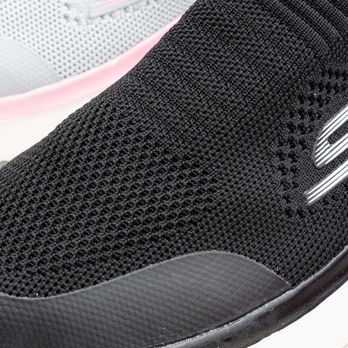 W01 – Women’s Imported Skechers