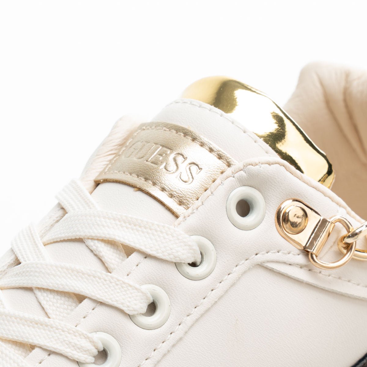 GW3 – Women’s Sneaker with Gold Chain
