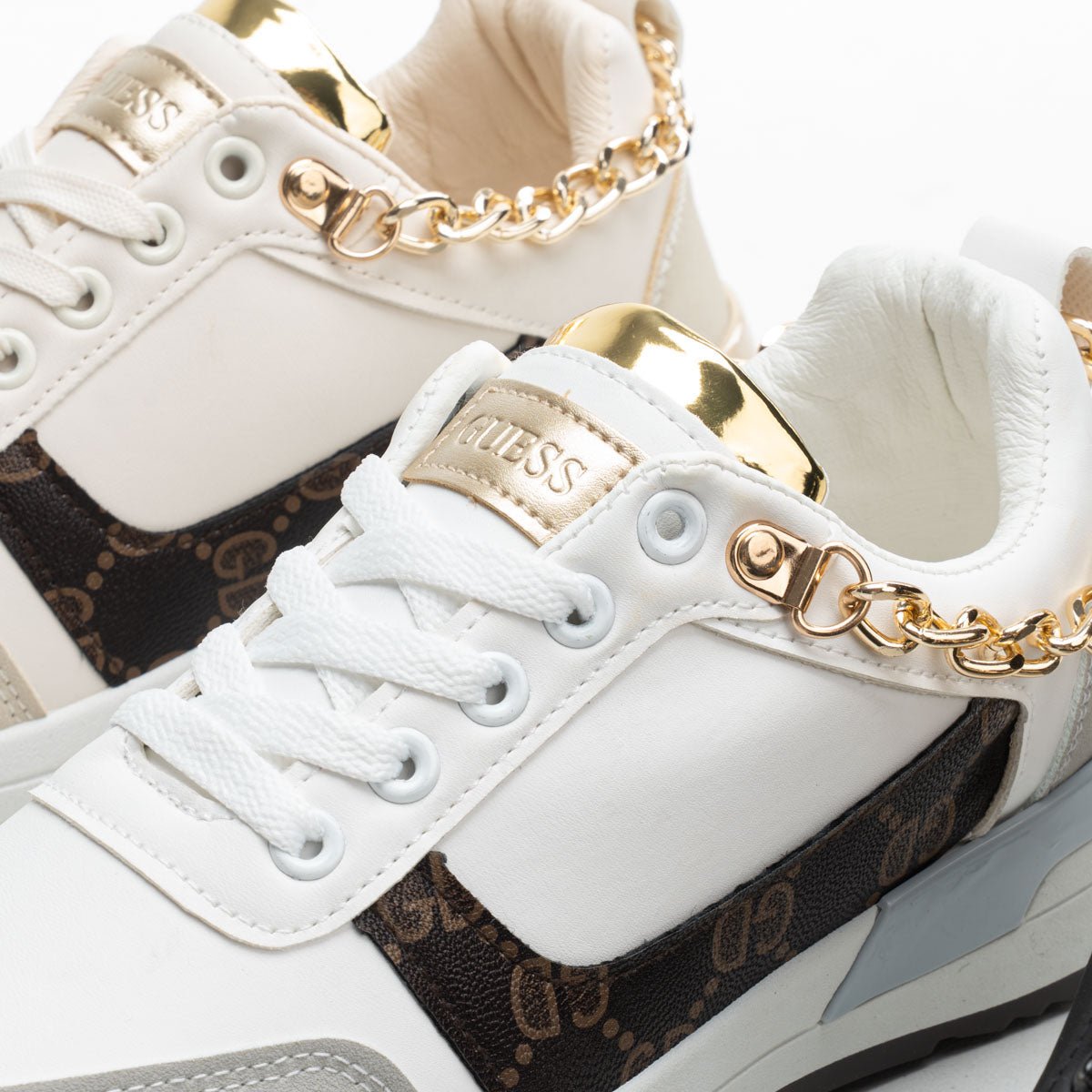 GW3 – Women’s Sneaker with Gold Chain